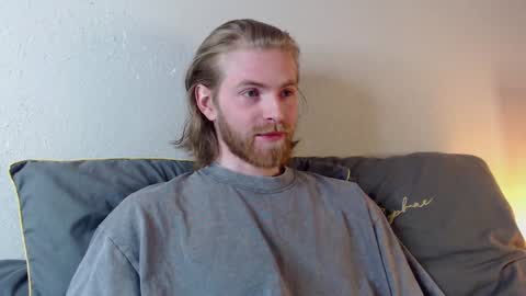 Snapshot of damien_diamond chatting on December 18, 6:14 pm damien_diamond online show from December 18, 6:14 pm