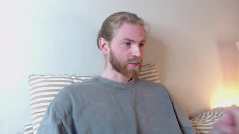 Snapshot of damien_diamond chatting on March 12, 11:01 pm damien_diamond online show from March 12, 11:01 pm