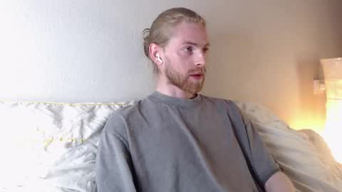 Snapshot of damien_diamond chatting on October 12, 8:52 pm damien_diamond online show from October 12, 8:52 pm