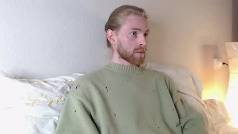 Snapshot of damien_diamond chatting on October 16, 10:11 pm damien_diamond online show from October 16, 10:11 pm