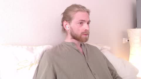 Snapshot of damien_diamond chatting on October 20, 8:04 am damien_diamond online show from October 20, 8:04 am