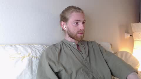 Snapshot of damien_diamond chatting on October 21, 6:19 pm damien_diamond online show from October 21, 6:19 pm