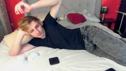 Snapshot of damonlux chatting on June 22, 9:34 pm Damon online show from June 22, 9:34 pm