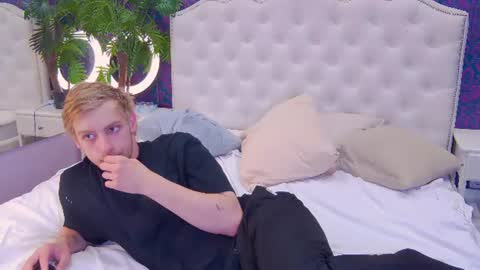 Snapshot of damonlux chatting on June 28, 2:01 pm Damon online show from June 28, 2:01 pm