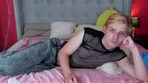 Snapshot of damonlux chatting on July 8, 2:43 pm Damon online show from July 8, 2:43 pm