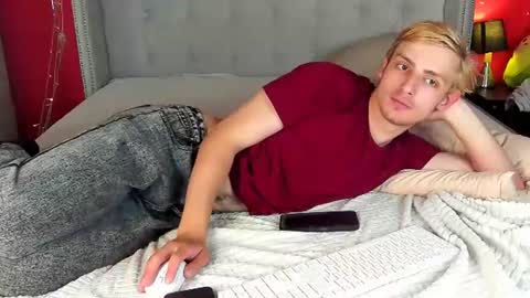Snapshot of damonlux chatting on July 14, 12:55 pm Damon online show from July 14, 12:55 pm