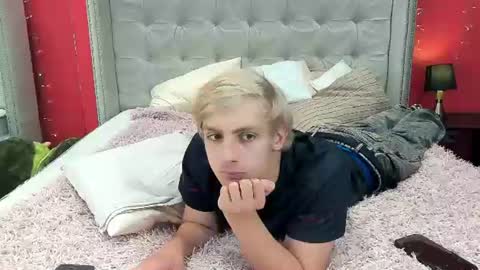 Snapshot of damonlux chatting on July 24, 2:15 pm Damon online show from July 24, 2:15 pm