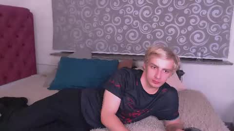 Snapshot of damonlux chatting on July 27, 5:47 am Damon online show from July 27, 5:47 am
