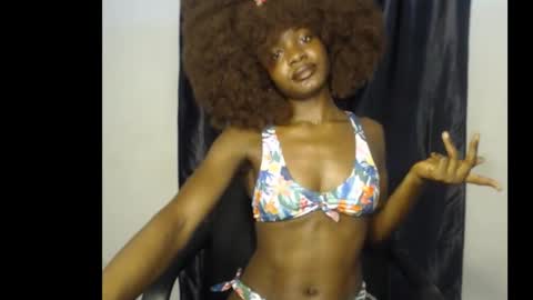 Snapshot of damsel8 chatting on November 12, 5:52 am leah online show from November 12, 5:52 am