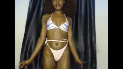 Snapshot of damsel8 chatting on November 18, 4:28 am leah online show from November 18, 4:28 am