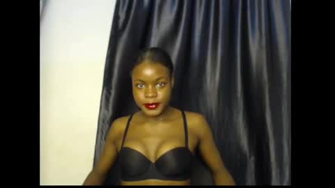 Snapshot of damsel8 chatting on November 21, 5:17 am leah online show from November 21, 5:17 am