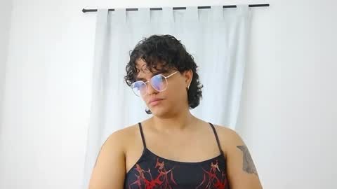 Snapshot of dan_blous chatting on February 6, 12:04 am Diane Blosson online show from February 6, 12:04 am