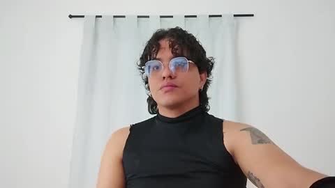 Snapshot of dan_blous chatting on February 8, 1:20 am Diane Blosson online show from February 8, 1:20 am