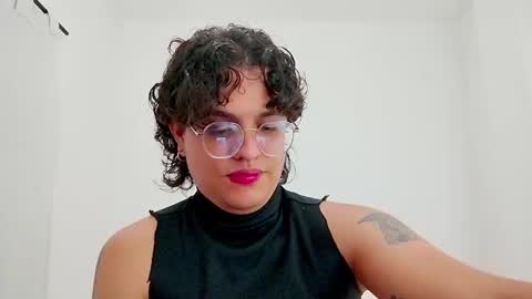 Snapshot of dan_blous chatting on February 19, 1:45 am Diane Blosson online show from February 19, 1:45 am