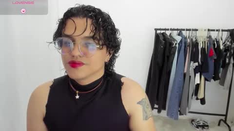 Snapshot of dan_blous chatting on February 23, 10:40 pm Diane Blosson online show from February 23, 10:40 pm