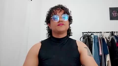 Snapshot of dan_blous chatting on March 7, 2:19 am Diane Blosson online show from March 7, 2:19 am