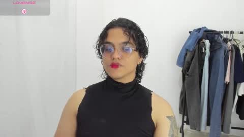 Snapshot of dan_blous chatting on March 9, 12:03 am Diane Blosson online show from March 9, 12:03 am