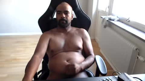 Snapshot of dan_the_man43 chatting on July 15, 5:18 pm dan_the_man43 online show from July 15, 5:18 pm