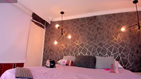 Snapshot of danaandthamaraangels chatting on October 31, 11:28 pm online show from October 31, 11:28 pm