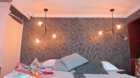 Snapshot of danaandthamaraangels chatting on November 15, 10:26 pm online show from November 15, 10:26 pm