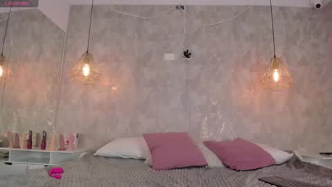 Snapshot of danaandthamaraangels chatting on November 25, 8:53 pm online show from November 25, 8:53 pm