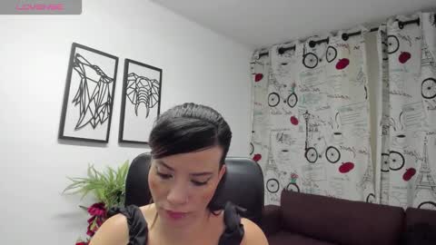 Danaa Rey online show from November 11, 1:55 pm