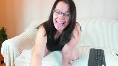 Snapshot of danajhonson chatting on April 25, 6:16 pm danajhonson online show from April 25, 6:16 pm