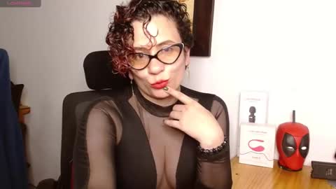 Snapshot of daneshka_naughty chatting on December 12, 3:32 am DANESHKA online show from December 12, 3:32 am