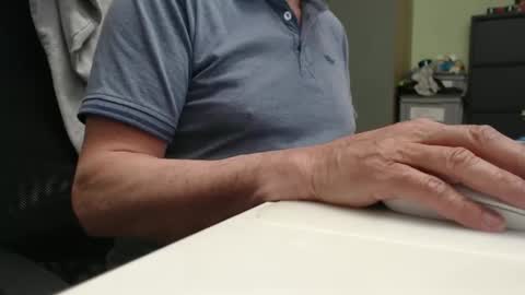 dani_alpina online show from April 25, 9:56 am