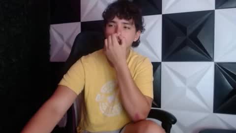 Snapshot of dani_cumboy chatting on January 5, 1:35 am dani_cumboy online show from January 5, 1:35 am