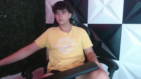 Snapshot of dani_cumboy chatting on February 6, 6:08 am dani_cumboy online show from February 6, 6:08 am