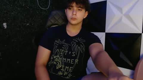 Snapshot of dani_cumboy chatting on February 19, 6:00 am dani_cumboy online show from February 19, 6:00 am