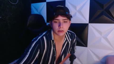 Snapshot of dani_cumboy chatting on February 25, 3:20 am dani_cumboy online show from February 25, 3:20 am