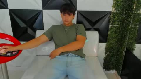 Snapshot of dani_cumboy chatting on November 13, 1:21 pm dani_cumboy online show from November 13, 1:21 pm