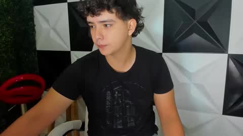 Snapshot of dani_cumboy chatting on November 30, 1:37 pm dani_cumboy online show from November 30, 1:37 pm