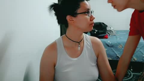 dani y jocelyn online show from April 3, 9:57 pm