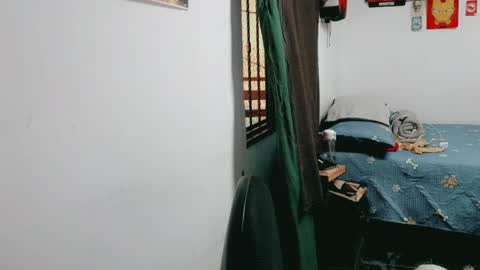 dani y jocelyn online show from April 4, 10:40 pm