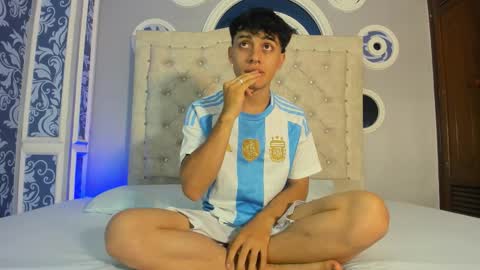 Snapshot of dani_rivass chatting on September 10, 11:32 am Daniel online show from September 10, 11:32 am