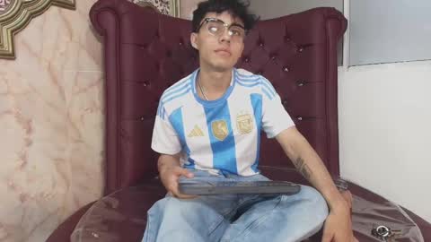 Snapshot of dani_rivass chatting on September 18, 11:12 am Daniel online show from September 18, 11:12 am