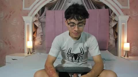 Snapshot of dani_rivass chatting on September 19, 11:22 am Daniel online show from September 19, 11:22 am