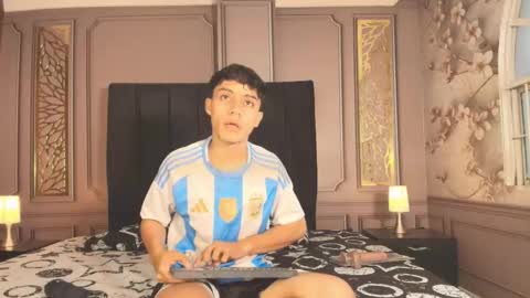 Snapshot of dani_rivass chatting on October 3, 11:18 am Daniel online show from October 3, 11:18 am