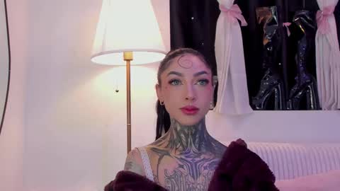 Snapshot of dani_valen chatting on December 14, 12:38 am Dani online show from December 14, 12:38 am