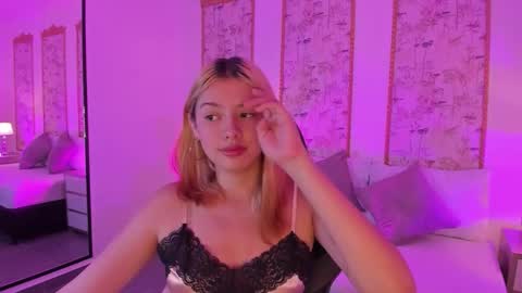 D A N I A online show from November 13, 2:43 am