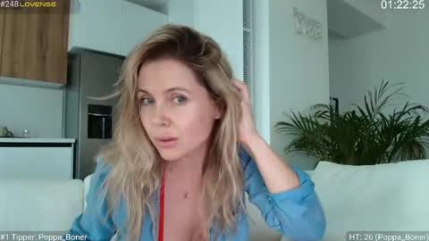 Snapshot of daniangel_web chatting on May 13, 2:58 pm daniangel_web online show from May 13, 2:58 pm
