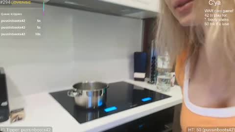 Snapshot of daniangel_web chatting on May 28, 7:00 pm daniangel_web online show from May 28, 7:00 pm