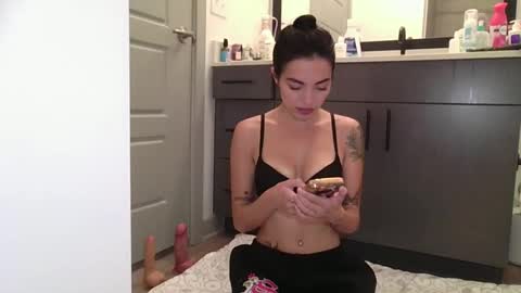 Snapshot of danidivina777 chatting on October 5, 4:27 pm danidivina777 online show from October 5, 4:27 pm