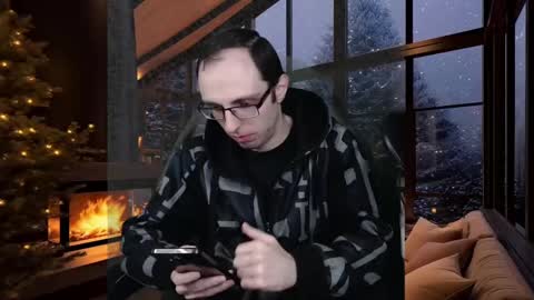 Snapshot of daniel9121 chatting on December 19, 10:56 am Daniel9121 online show from December 19, 10:56 am