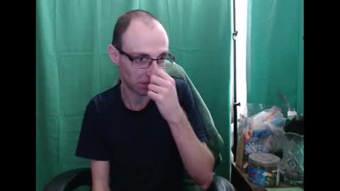 Snapshot of daniel9121 chatting on March 27, 9:53 am Daniel9121 online show from March 27, 9:53 am