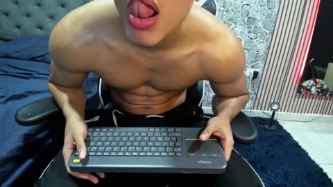 Snapshot of daniel_leconte chatting on November 21, 7:18 am daniel_leconte online show from November 21, 7:18 am