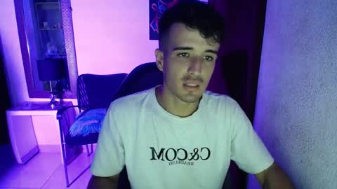 Snapshot of daniel_velez26 chatting on November 25, 12:32 am daniel_velez26 online show from November 25, 12:32 am